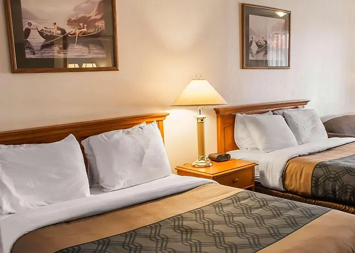 Econo Lodge Inn & Suites