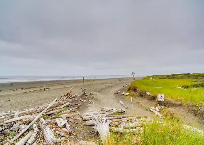 Walk To Beach: 'Panoramic Splendor' Westport Condo