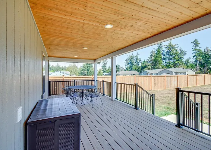 Westport Vacation Rental W/ Private Hot Tub!