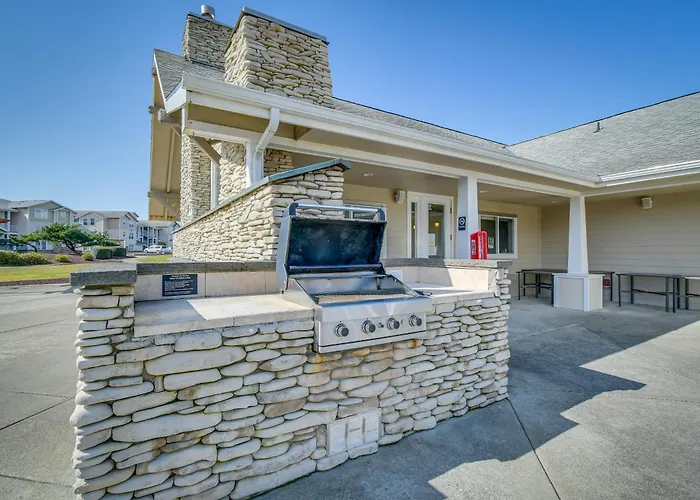 Westport Vacation Rental: Walk To Beach!