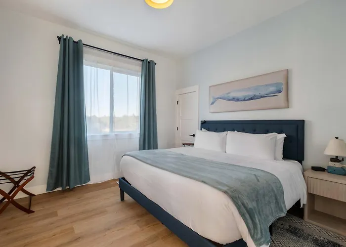 Brand-New Beach Retreat Hot Tub Sleeps 13